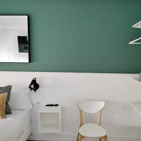 Room27- Center Bed & Breakfast *