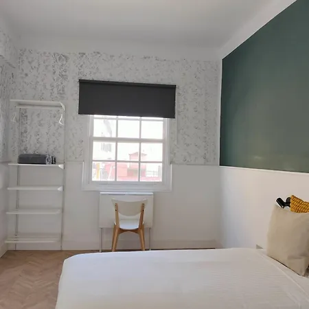 Room27- Center *