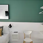Room27- Center Bed & Breakfast *