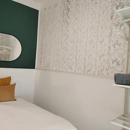 住宿加早餐酒店 Room27- Center