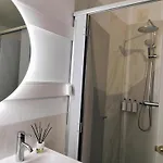 Room27- Center לינה וארוחת בוקר לה לגונה