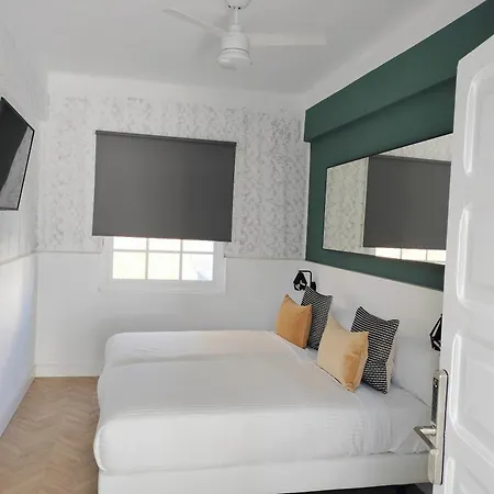 Room27- Center Couette-café