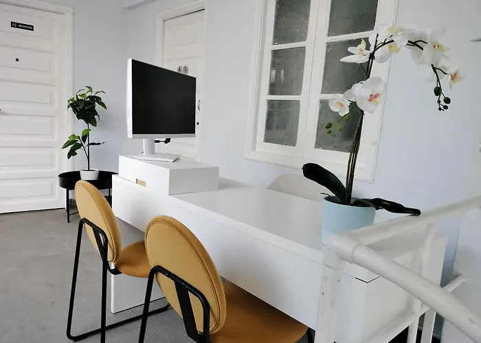 לינה וארוחת בוקר Room27- Center