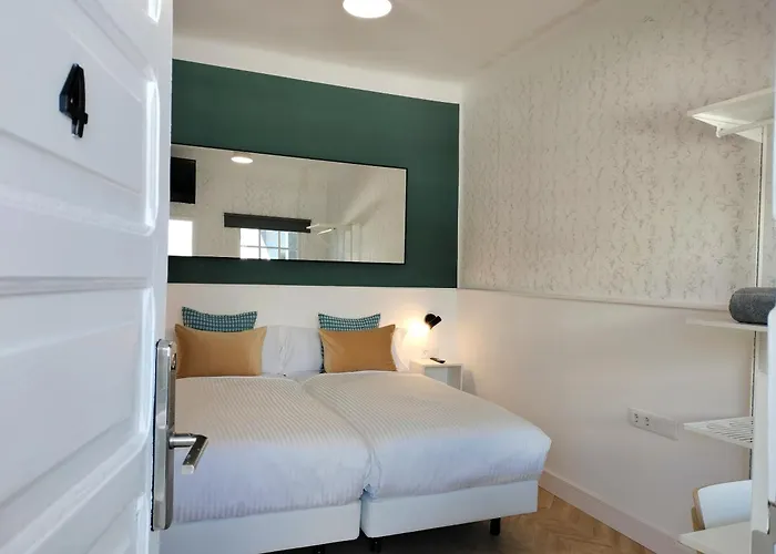 Room27- Center
