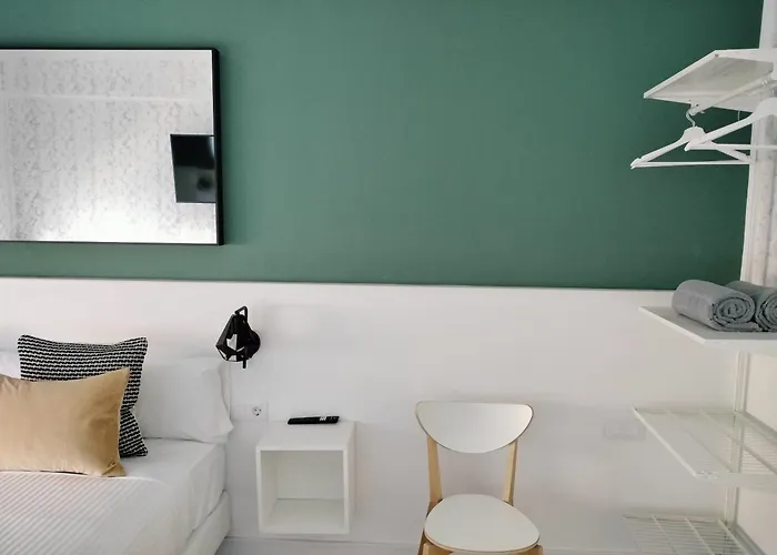 Room27- Center לינה וארוחת בוקר *