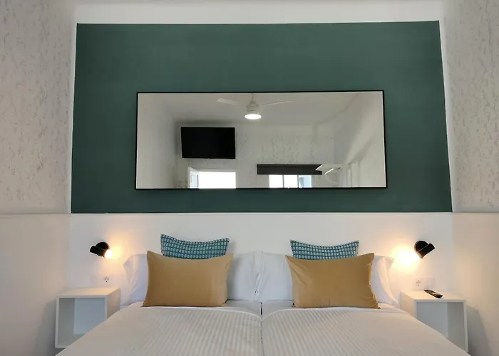 Room27- Center לינה וארוחת בוקר