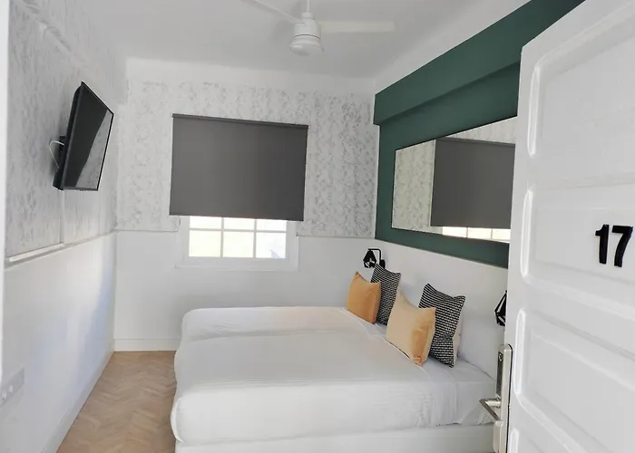 Room27- Center לינה וארוחת בוקר