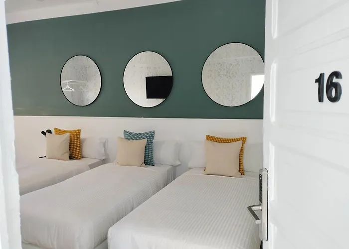 Room27- Center לינה וארוחת בוקר *