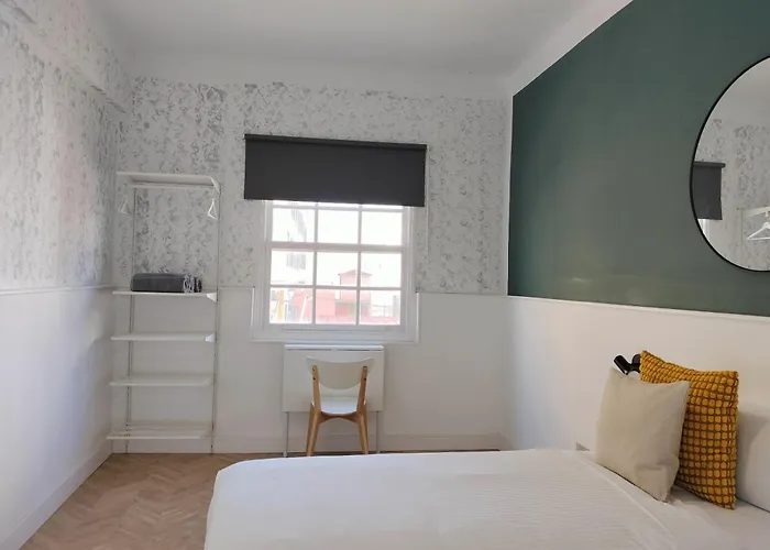 Room27- Center *