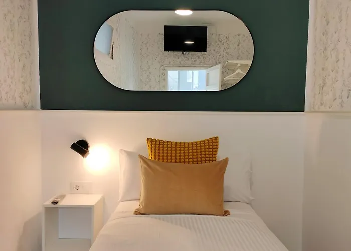 Room27- Center לינה וארוחת בוקר *