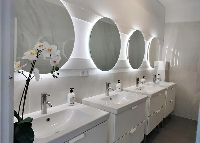 Room27- Center
